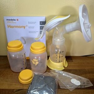 Medela Harmony Manual Breast Pump with PersonalFit Flex Breast Shield